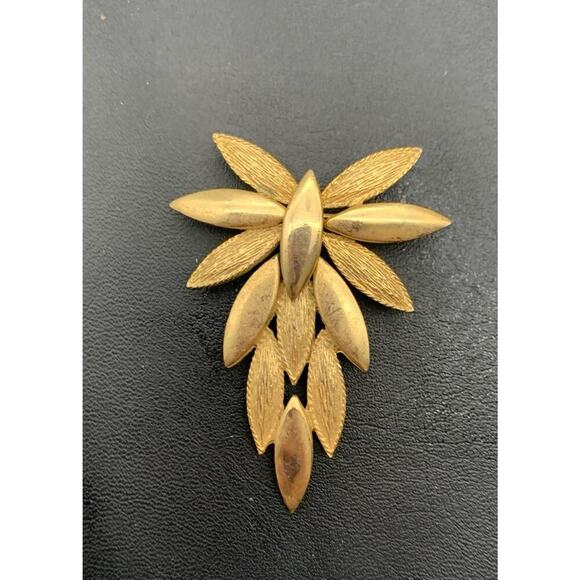 Vintage Gold Tone Articulated Leaf Brooch - Picture 1 of 5